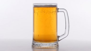 Bir bardak light bira.