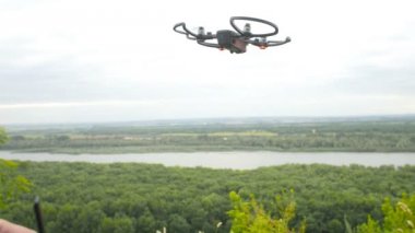 Porsonal dron kavramı. Almak-uzakta küçük bir dronun