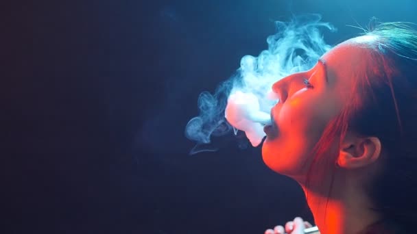 Nightlife concept. Young woman with vapor from electronic cigarette — Stock Video