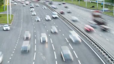 Taşıma kavramı. Şehirde araba trafik. Zaman atlama atış
