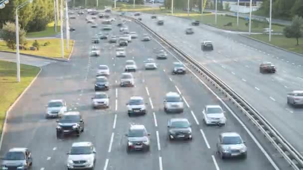Begrip "vervoer". Autoverkeer in de stad. Time-lapse schot — Stockvideo