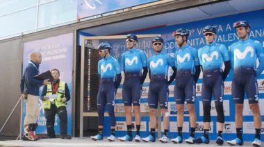 Oropesa Del Mar, İspanya - 31 Ocak 2018: Bicyclists La İspanya Bisiklet Turu Başlat bisiklet yarışında üzerinde 31 Ocak 2018 Oropesa Del Mar, İspanya katılmak