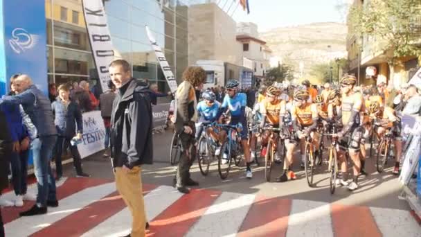 Oropesa Del Mar Spanien Januari 2018 Cyklister Delta Start Cykel — Stockvideo