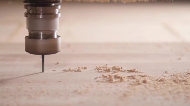 Üretim ve ahşap işçiliği kavramı. Cnc frezeleme makineleri ile odun kesme