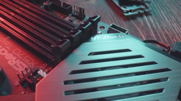 Ufa, Russia - 7 Agustus 2019: Dolly Close-up shot of AMD Ryzen 5 3600 CPU on motherboard — Stok Video