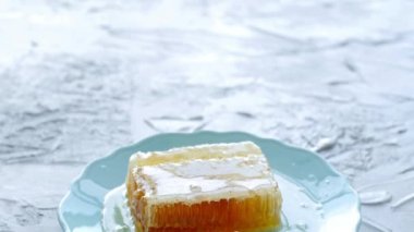 Doğal Eko Gıda Kavramı. Ahşap bal dipper ile Bal