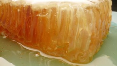 Doğal Eko Gıda Kavramı. Ahşap çubuklu taze petekler, makro