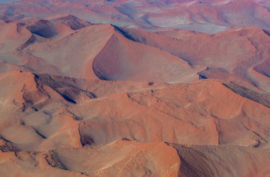 Kum tepeleri Sossusvlei Namib-Naukluft Milli Parkı, Afrika'nın havadan görünümü. 