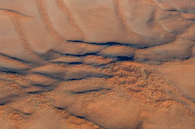 Kum tepeleri Sossusvlei Namib-Naukluft Milli Parkı, Afrika'nın havadan görünümü. 