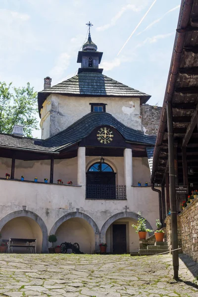 Cortile del castello a Niedzica, Polonia — Foto Stock