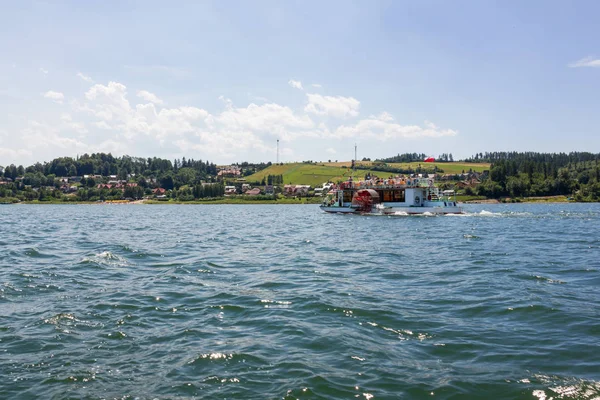 Nave en el lago Czorsztyn, Polonia —  Fotos de Stock