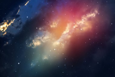 Gece gökyüzü bulutlu ve yıldızlı.