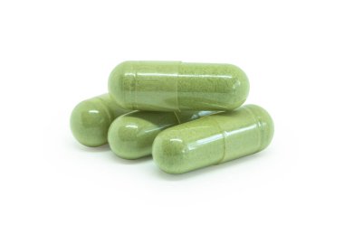 Bitki kapsülü, Andrographis paniklemesi bitkisel antipiretik kapsüller beyaz üzerinde izole edilmiş..