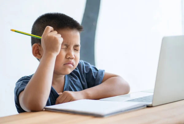 Asiático Niño Aprendiendo Educación Línea Casa Con Tableta Digital Haciendo — Foto de Stock