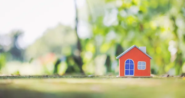 Modelo Casa Naranja Madera Musgo Espacio Copia Del Hogar Concepto — Foto de Stock