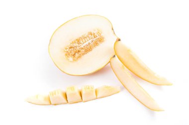 Olgun sulu kavun tropikal meyve yaz saati üzerinde beyaz bir adam izole, dilimlenmiş