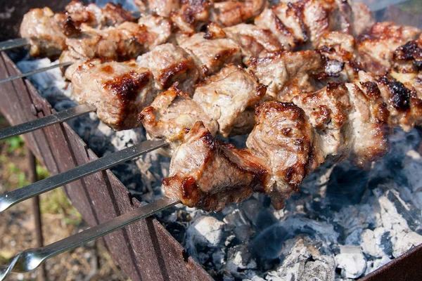 Traditional eastern dish, shish kebab. Roasted meat cooked at ba — Stock Photo, Image