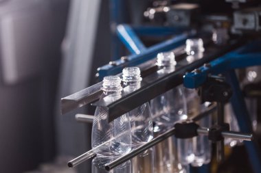 Fabrika - satır işleme ve saf kaynak suyu küçük şişeleri şişeleme şişeleme su su