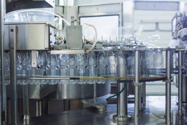 Fabrika - satır işleme ve saf kaynak suyu küçük şişeleri şişeleme şişeleme su su