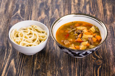 Geleneksel Asya şehriye lagman