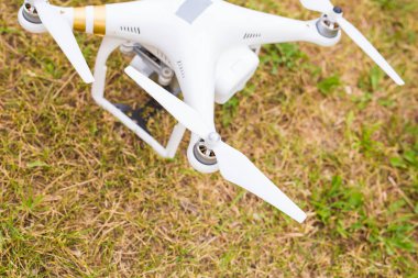 Ufa, Rusya Federasyonu. -6 Haziran 2016: dron çim üzerinde yalan