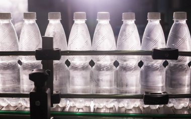 Fabrika - satır işleme ve saf kaynak suyu küçük şişeleri şişeleme şişeleme su su