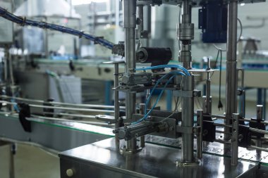 Fabrika - satır işleme ve saf kaynak suyu küçük şişeleri şişeleme şişeleme su su
