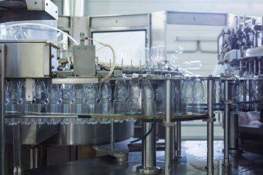 Fabrika - satır işleme ve saf kaynak suyu küçük şişeleri şişeleme şişeleme su su
