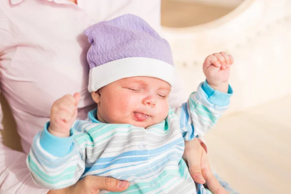Retrato brillante de adorable bebé niño —  Fotos de Stock