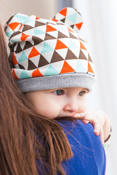 Holding bebek evlat anne — Stok fotoğraf