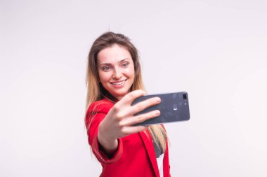 güzel bir genç kadın selfie yapma