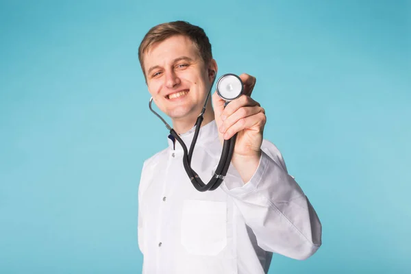 Doctor with stethoscope, close up over blue background — Stock Photo, Image