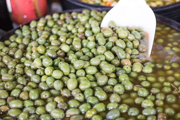 Bu spatula yardımıyla, satıcı size zeytin empoze edecek