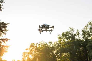 Ufa, Rusya Federasyonu. -8 Ağustos 2016: robot uçan doğada
