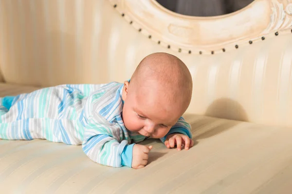 Retrato de un bebé recién nacido lindo —  Fotos de Stock