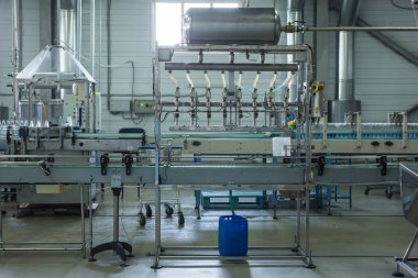 Fabrika - satır işleme ve saf kaynak suyu küçük şişeleri şişeleme şişeleme su su