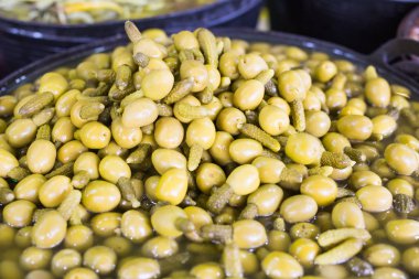 Turşu ile çok lezzetli zeytin dolması