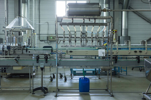 Water factory - Water bottling line for processing and bottling pure spring water into small bottles