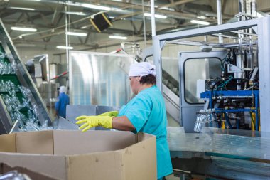 Şişe sanayi üzerinde çalışıyor