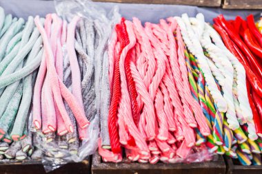 Pazarda tüm lezzetli olduklarını almak.