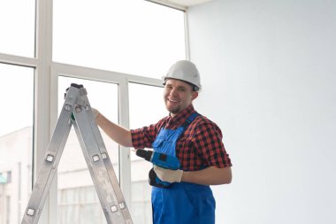 Yeni ev inşaat işçisi. Yenileme kavramı