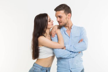 İlişkiler, romantizm ve insanlar kavramı - birbirlerine sevgi dolu çift