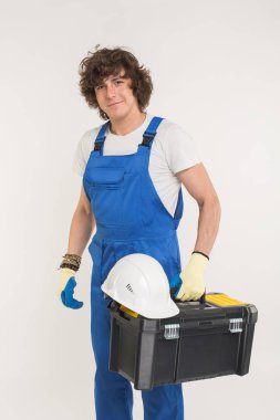 Kask ve kameraya gülme araç kutusu ile mutlu yakışıklı Oluşturucu.