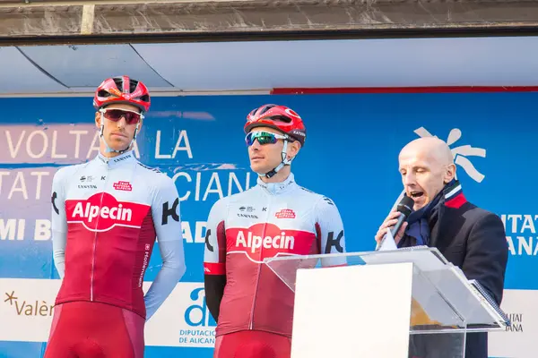 OROPESA DEL MAR, ESPAGNE - 31 JANVIER 2018 : présentation des cyclistes avant la course à La Vuelta le 31 janvier 2018 à Oropesa Del Mar, Espagne — Photo