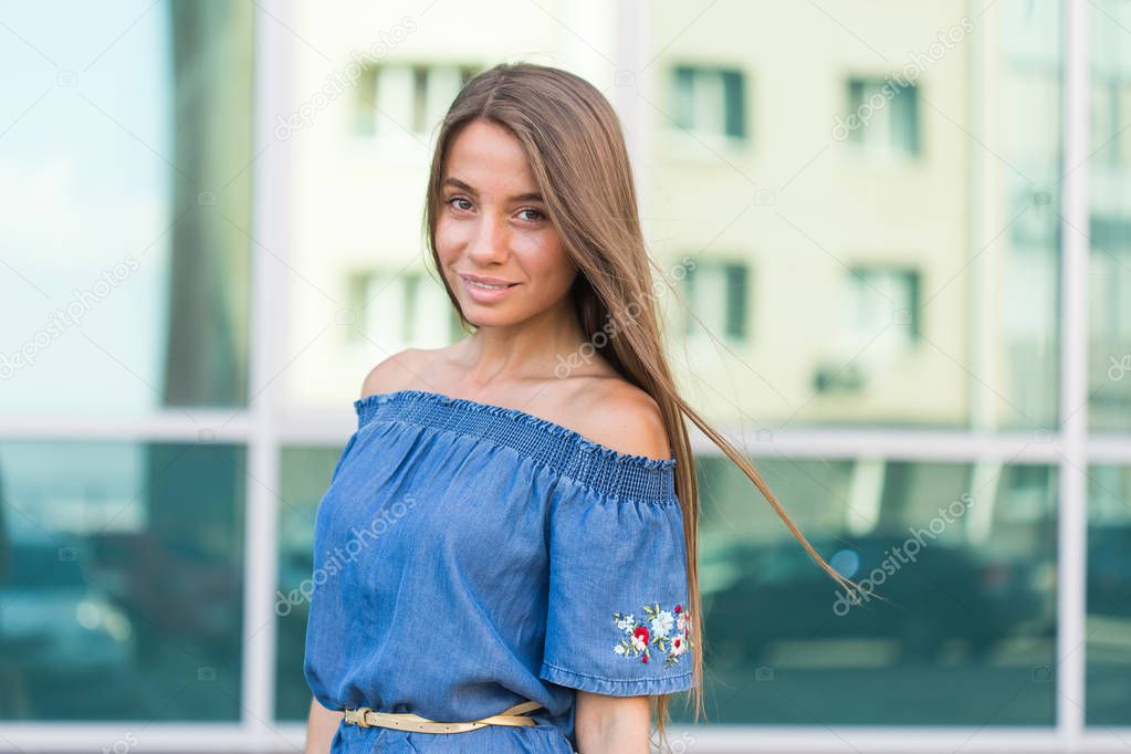 Beautiful young brunette woman looking aside. Outdoor fashion portrait of glamour stylish lady.