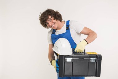 İnşaat, yapı ve işçi kavramı - kask ve kameraya gülme araç kutusu ile mutlu yakışıklı Oluşturucu.