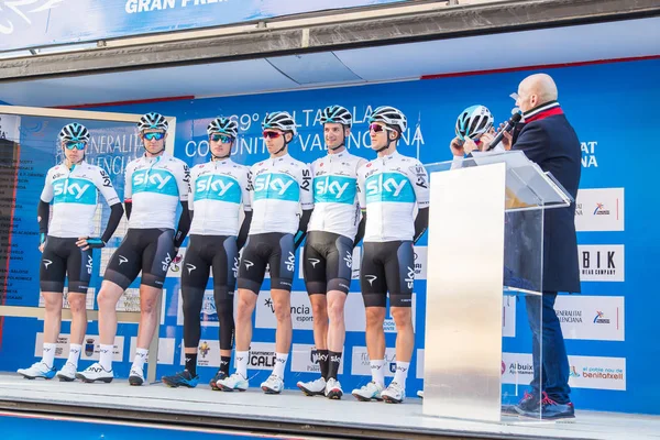 OROPESA DEL MAR, ESPAGNE - 31 JANVIER 2018 : présentation des cyclistes avant la course à La Vuelta le 31 janvier 2018 à Oropesa Del Mar, Espagne — Photo