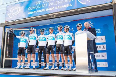 Oropesa Del Mar, İspanya - 31 Ocak 2018: bisikletçiler üzerinde 31 Ocak 2018 Oropesa Del Mar, İspanya La İspanya Bisiklet turu yarıştan önce sunumunu