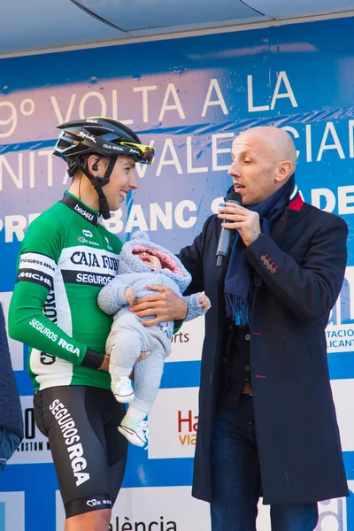 Oropesa Del Mar, İspanya - 31 Ocak 2018: bisikletçiler üzerinde 31 Ocak 2018 Oropesa Del Mar, İspanya La İspanya Bisiklet turu yarıştan önce sunumunu