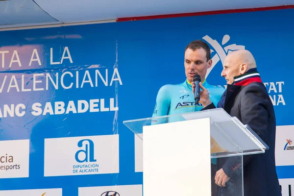 Oropesa Del Mar, İspanya - 31 Ocak 2018: bisikletçiler üzerinde 31 Ocak 2018 Oropesa Del Mar, İspanya La İspanya Bisiklet turu yarıştan önce sunumunu